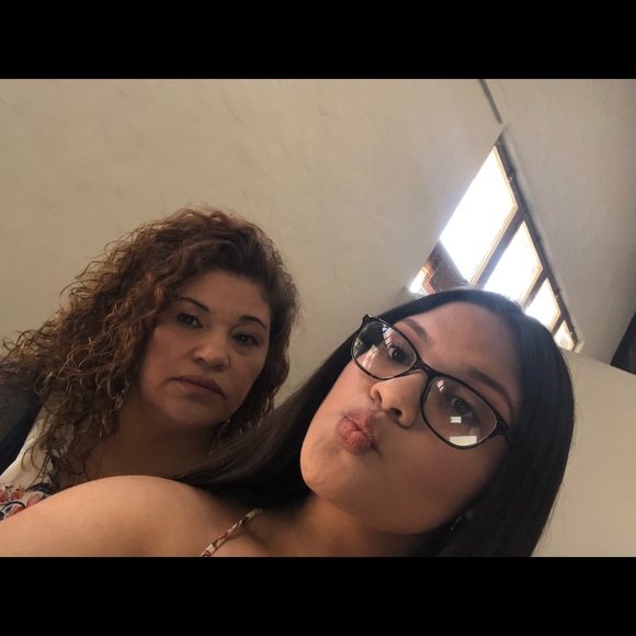 Meet your Posher, Melissa - Picture 1 of 1